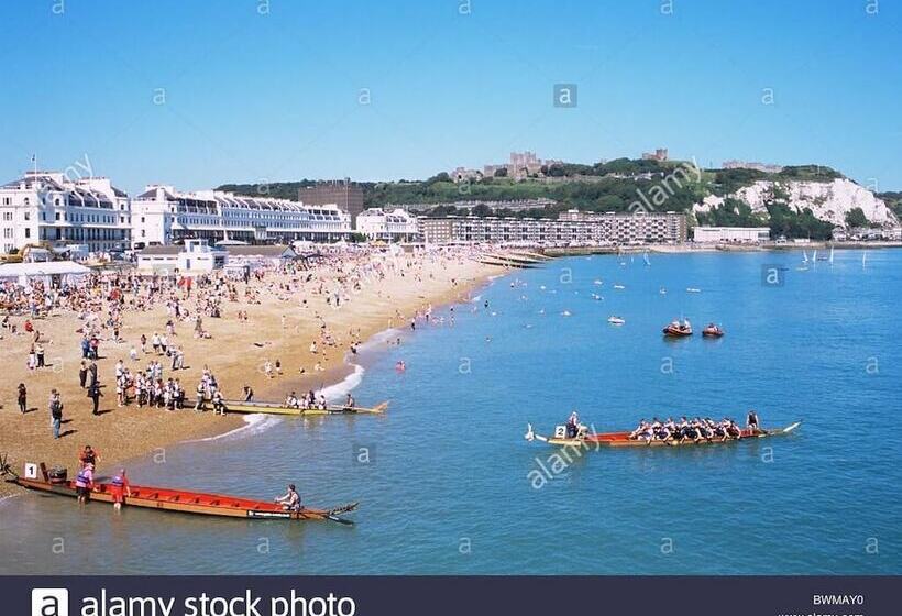 ユースホステル Dover Adventure Backpackers