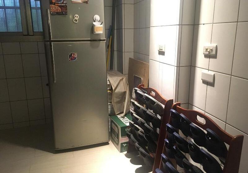 هاستل Little House