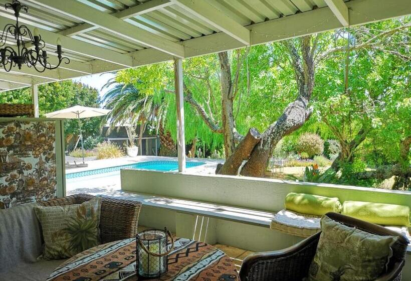 Almond Cottage Bed & Breakfast