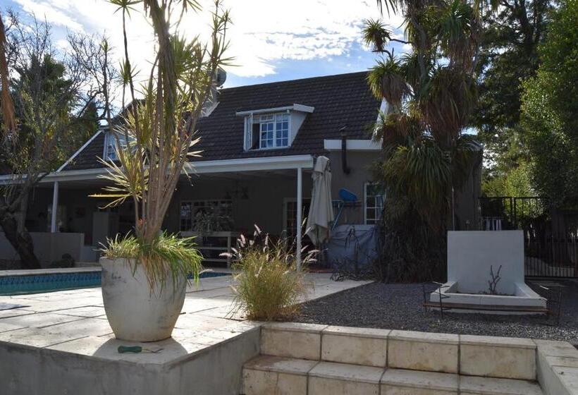 Almond Cottage Bed & Breakfast