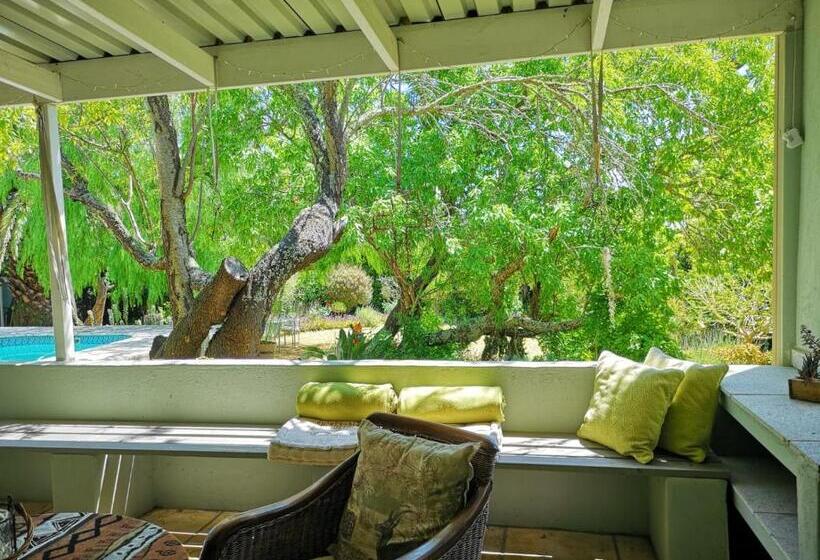 Almond Cottage Bed & Breakfast