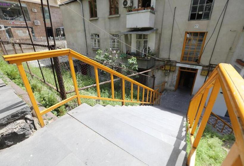 민박 Popock Baghramyan