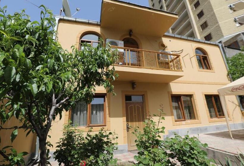 민박 Popock Baghramyan