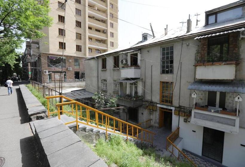 민박 Popock Baghramyan