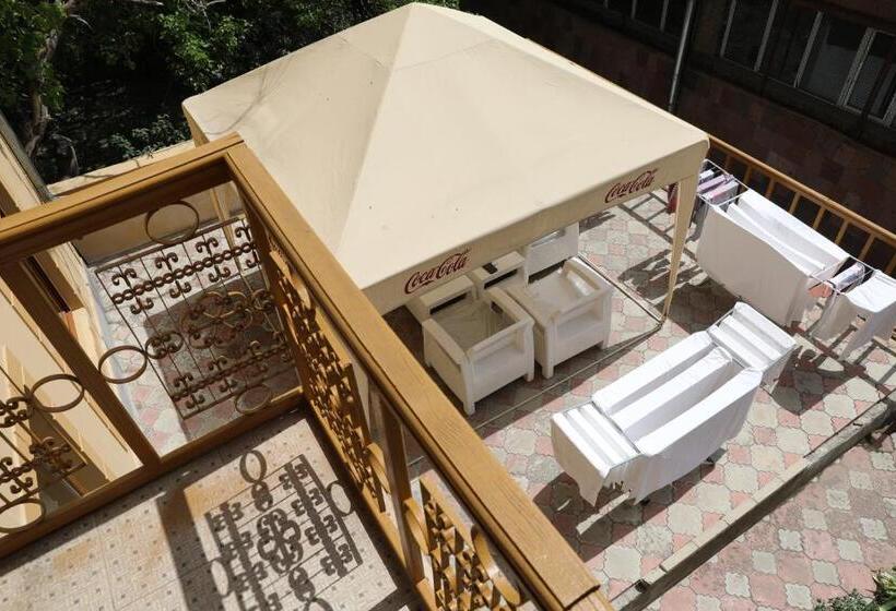 민박 Popock Baghramyan