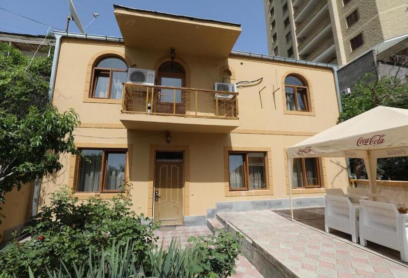 민박 Popock Baghramyan