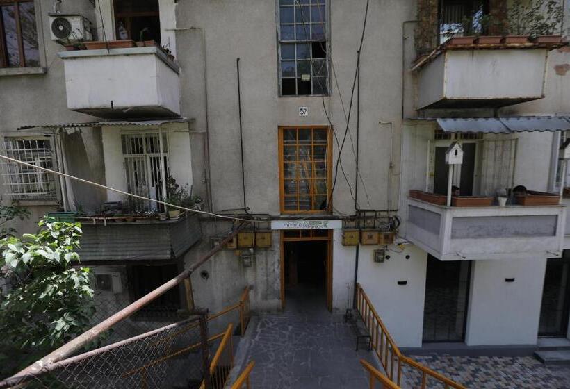 민박 Popock Baghramyan