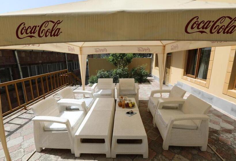 민박 Popock Baghramyan