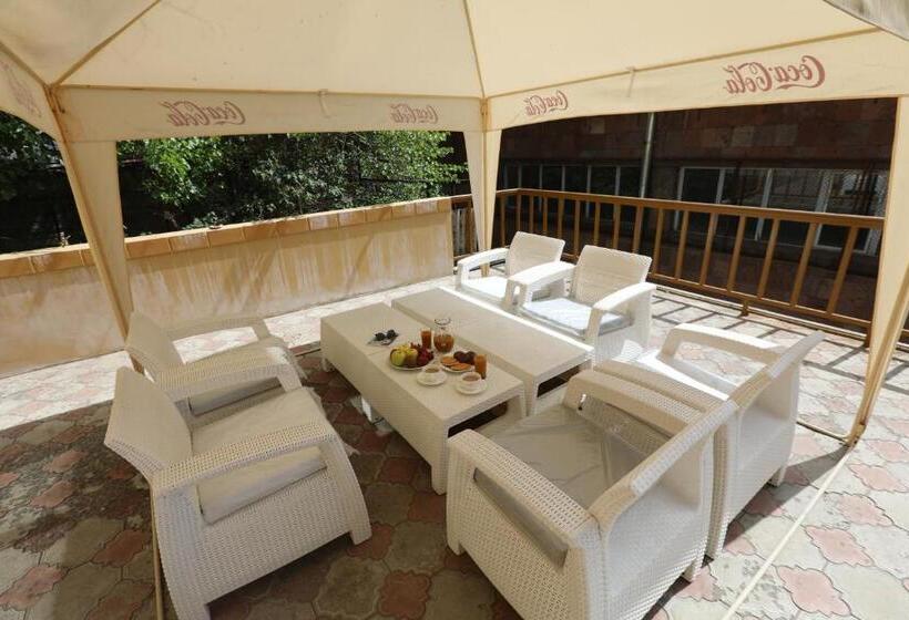 민박 Popock Baghramyan