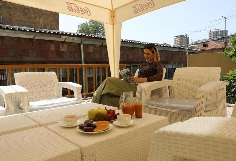 민박 Popock Baghramyan