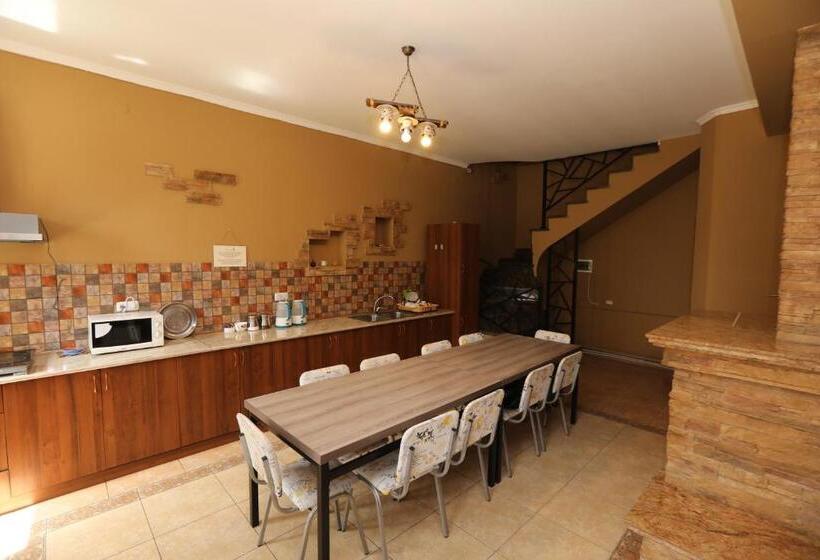 민박 Popock Baghramyan