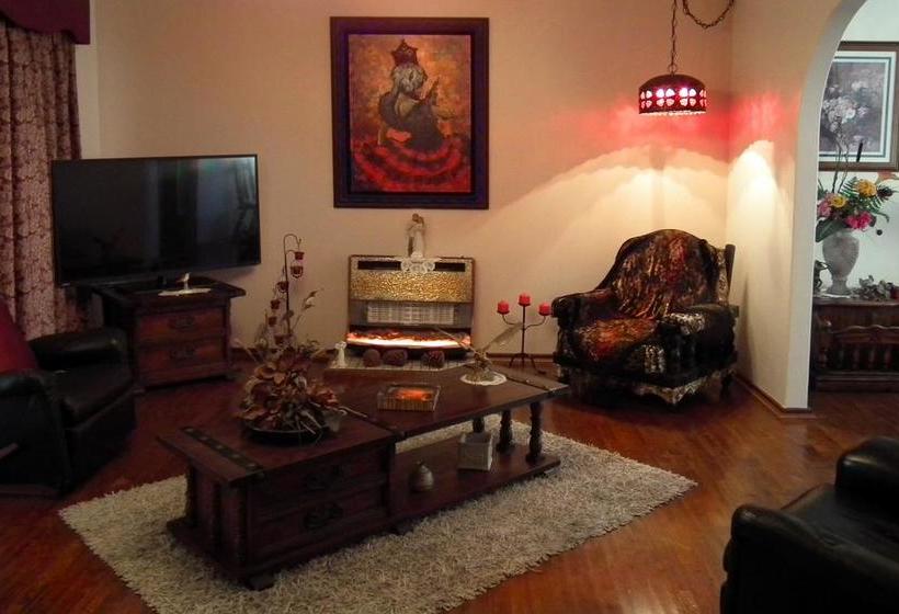 تختخواب و صبحانه The Spanish Guesthouse For Rooms Only