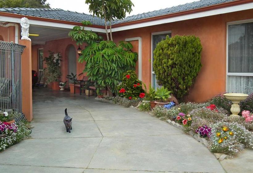 تختخواب و صبحانه The Spanish Guesthouse For Rooms Only