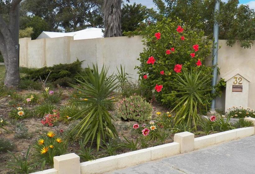 تختخواب و صبحانه The Spanish Guesthouse For Rooms Only