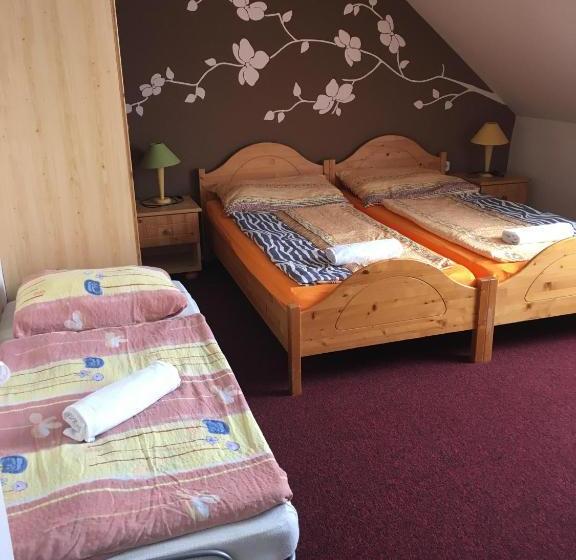 تختخواب و صبحانه Zita Haus