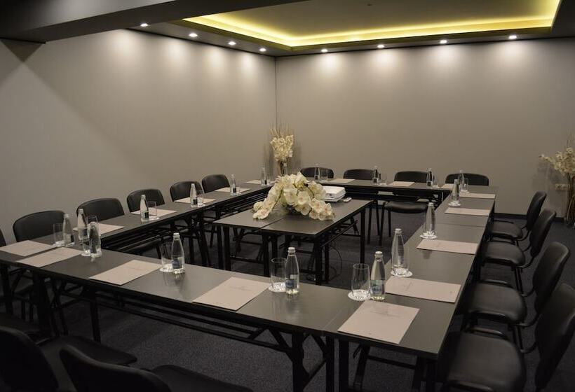 All Seasons Residence Hotel   Free Parking