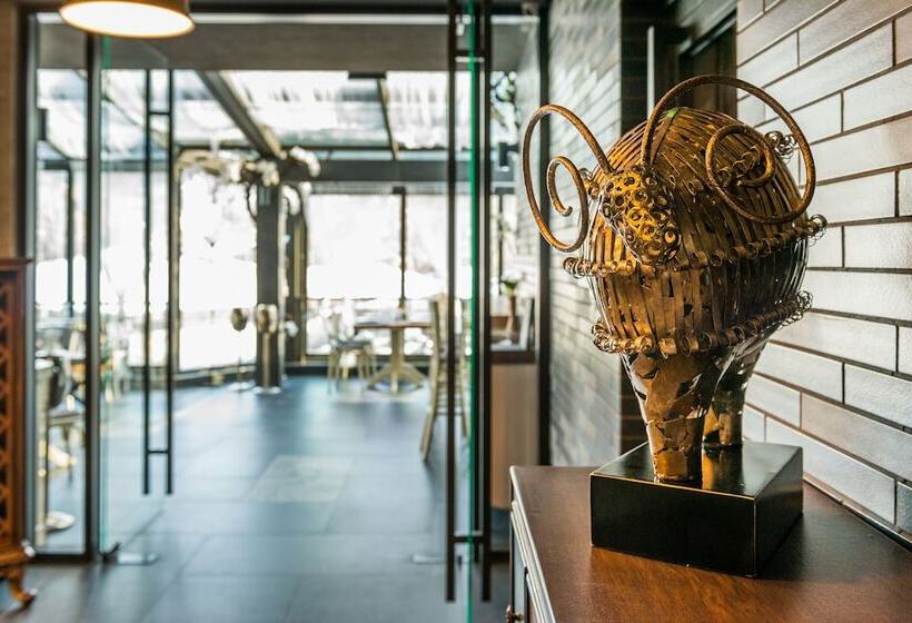 All Seasons Residence Hotel   Free Parking