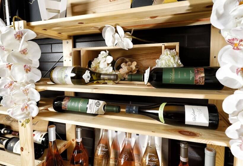 All Seasons Residence Hotel   Free Parking