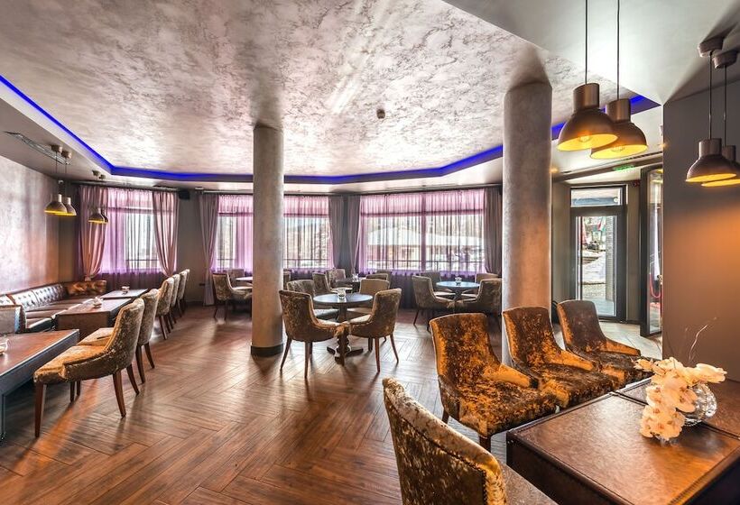 All Seasons Residence Hotel   Free Parking