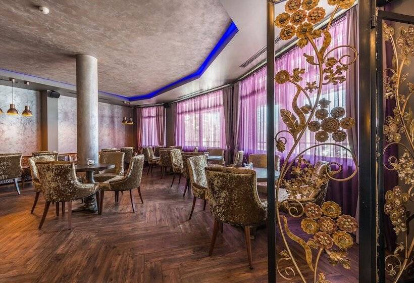 All Seasons Residence Hotel   Free Parking