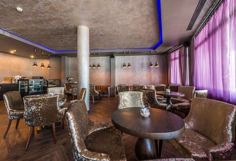 All Seasons Residence Hotel   Free Parking