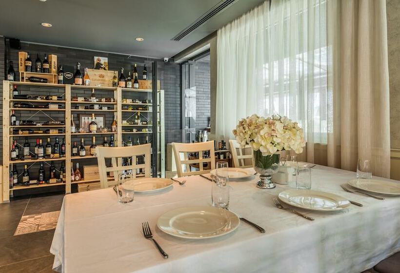 All Seasons Residence Hotel   Free Parking