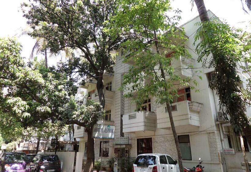 Отель Ashok Deluxe