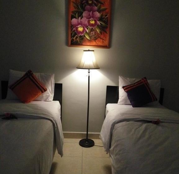 ホテル Cahaya Adrian Near Komodo Airport