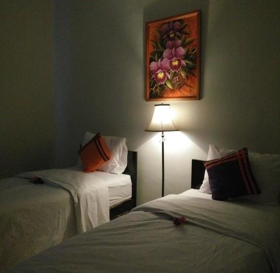 ホテル Cahaya Adrian Near Komodo Airport