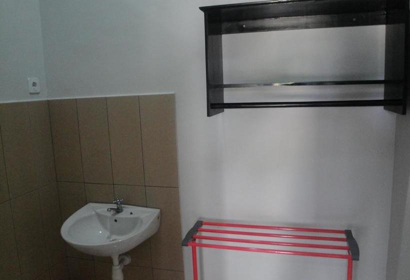 ホテル Cahaya Adrian Near Komodo Airport