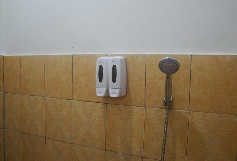 ホテル Cahaya Adrian Near Komodo Airport