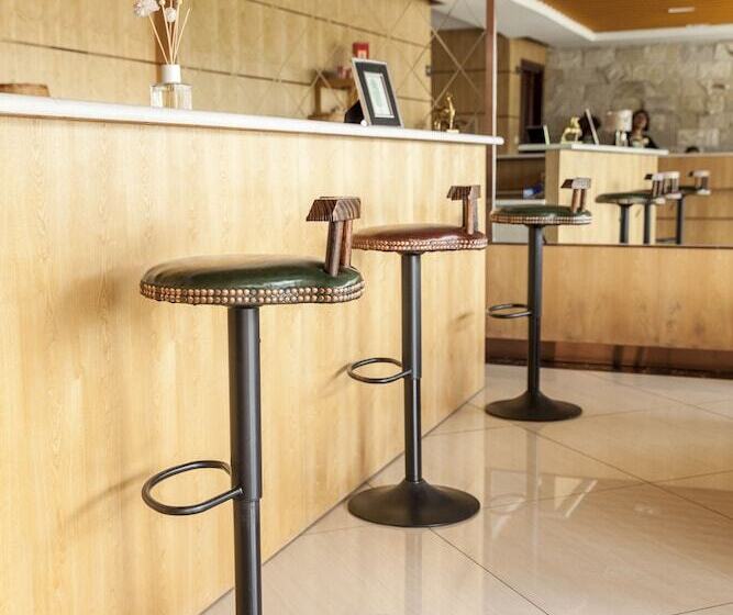 Отель Central Boutique