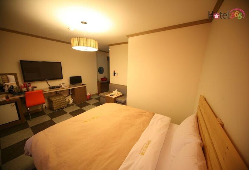 هتل Chuncheon Myeongdong