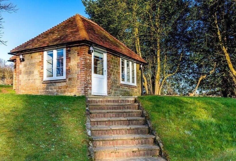 فندق Cowdray Lodge