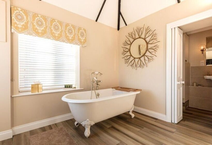 فندق Cowdray Lodge