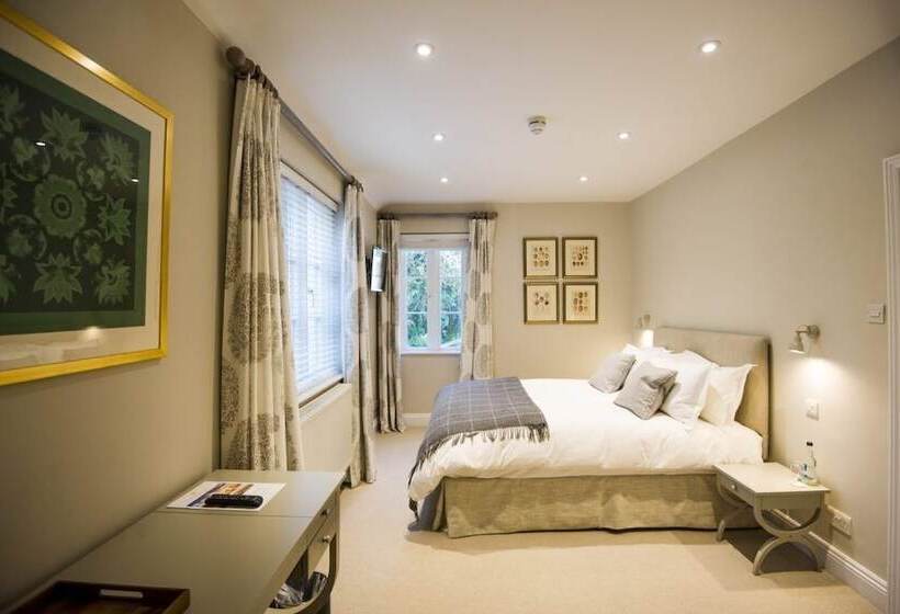 فندق Cowdray Lodge