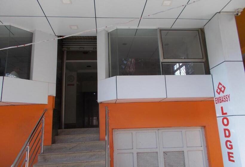 בית מלון כפרי Embassy