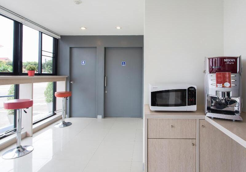 בית מלון כפרי Hop Inn Buriram