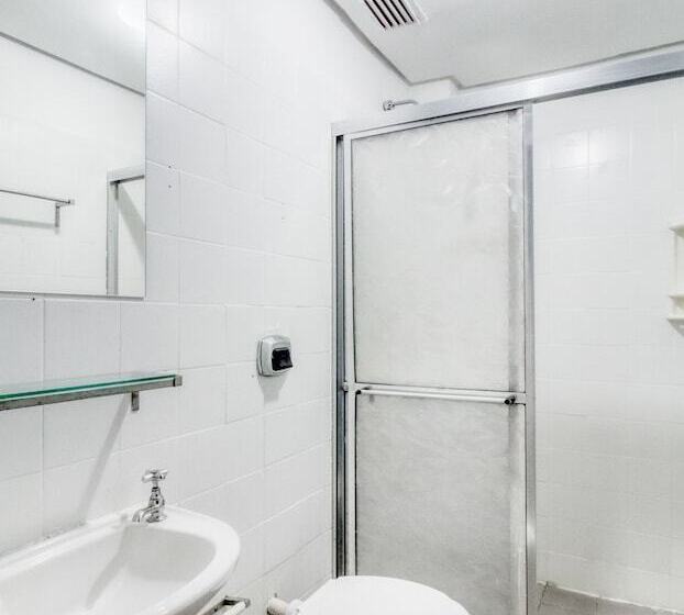 בית מלון כפרי Lancaster Poa