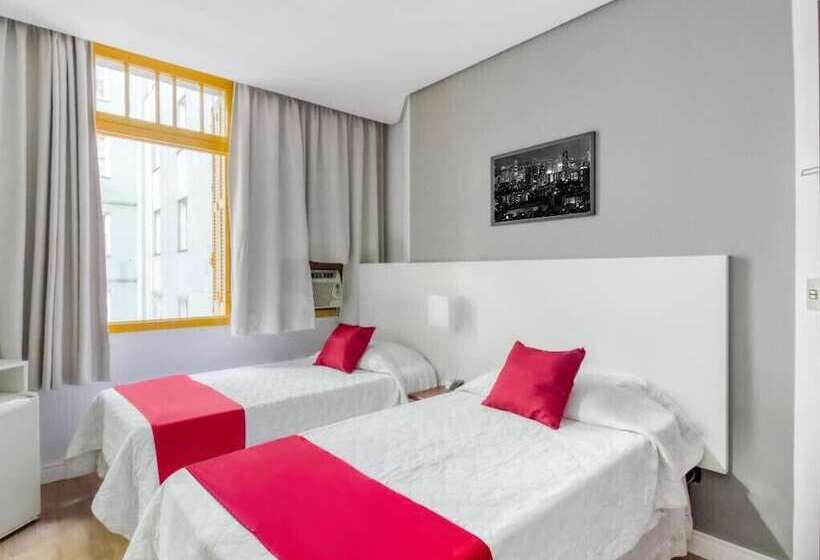 בית מלון כפרי Lancaster Poa