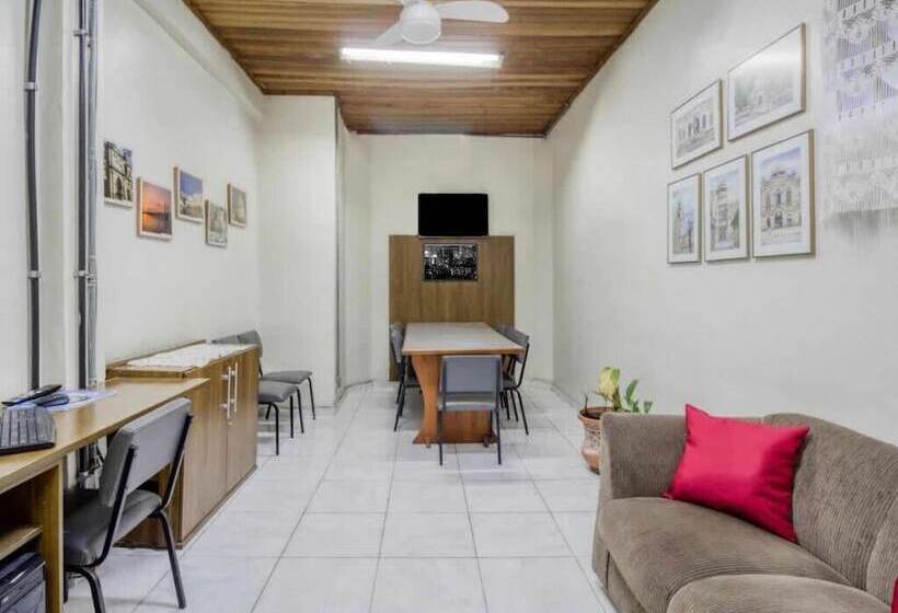 בית מלון כפרי Lancaster Poa