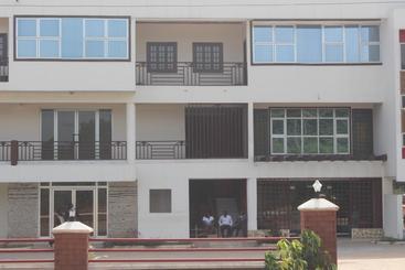 هتل Oguaa Apartments & Lodging