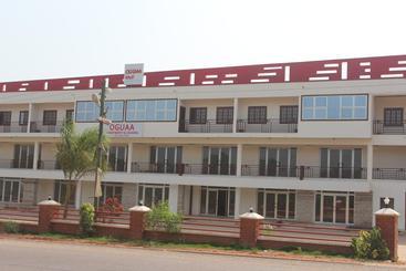 هتل Oguaa Apartments & Lodging