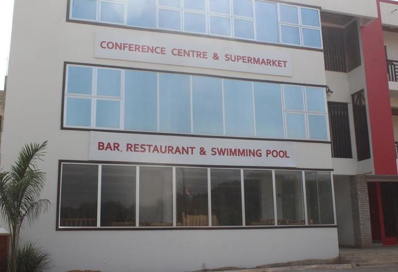 בית מלון כפרי Oguaa Apartments & Lodging