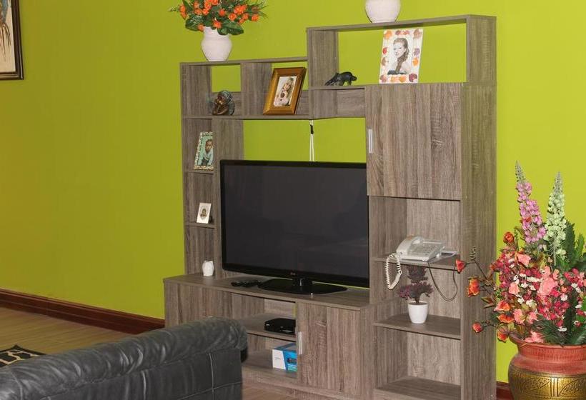 בית מלון כפרי Oguaa Apartments & Lodging