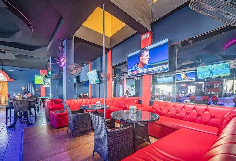 酒店 & Sport Bar Oz