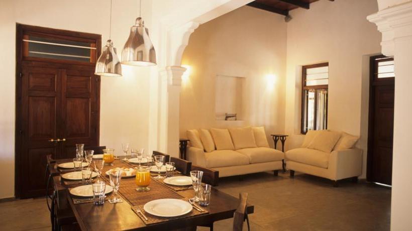 ホテル The Pineapple Villa