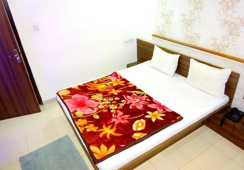 Отель Vibrant Gandhinagar