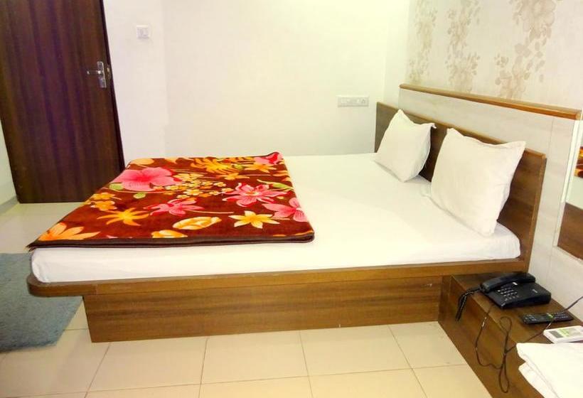 فندق Vibrant Gandhinagar