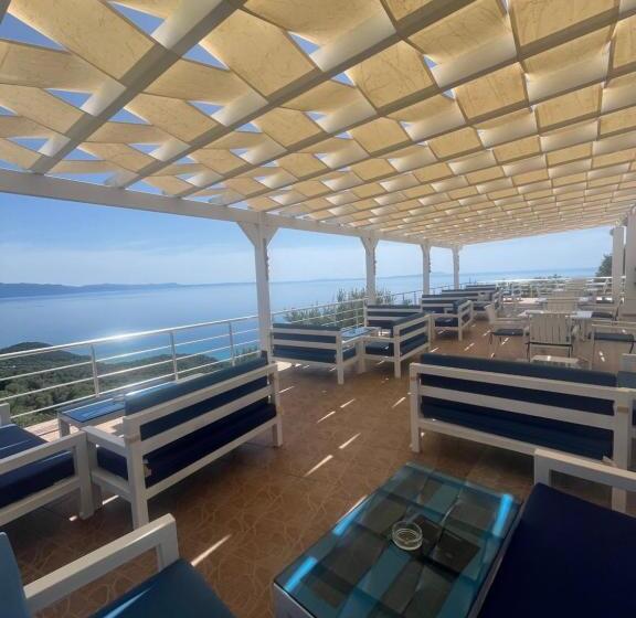 בית מלון כפרי Vila Kafe